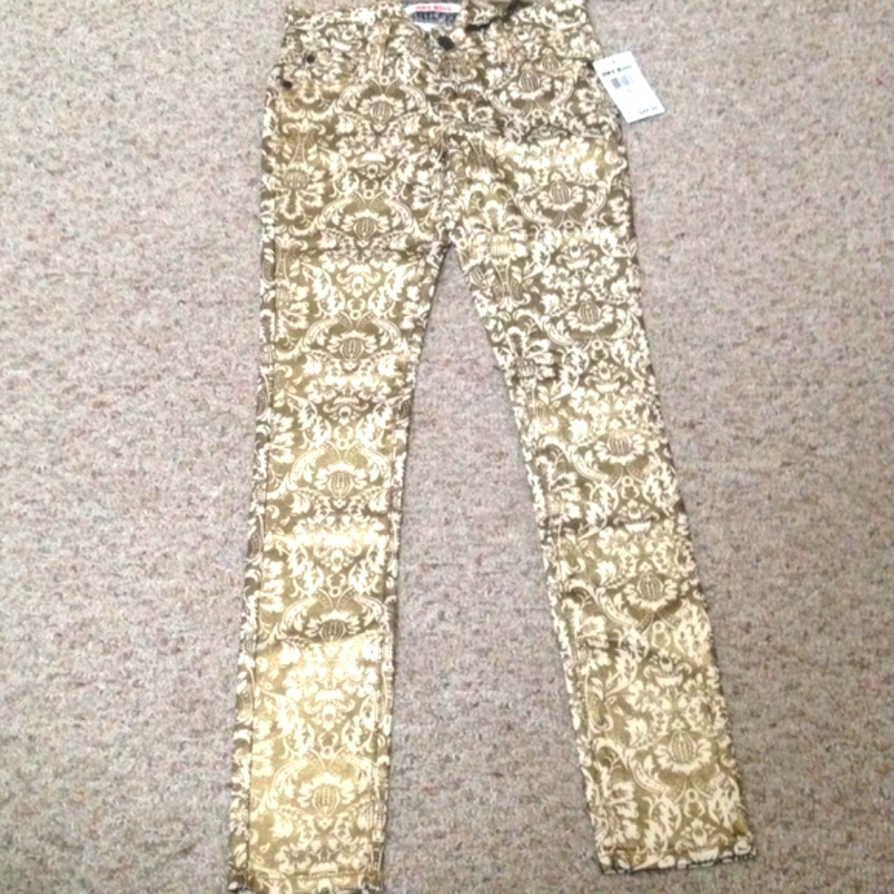 NWT Hot Kiss Skinny Lilly jeans